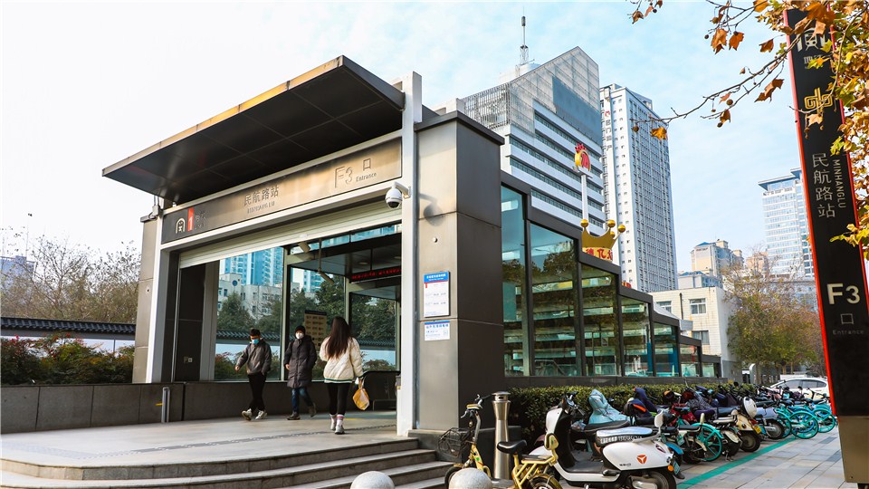 全力拼經(jīng)濟(jì) 奮戰(zhàn)開門紅丨鄭州地鐵日客運量重返“百萬